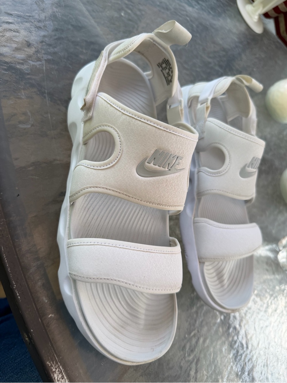 Nike White Women's Athletic Slide Sandals - Picture 4 of 16